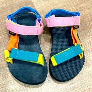 VGUC Girls Teva Sandals